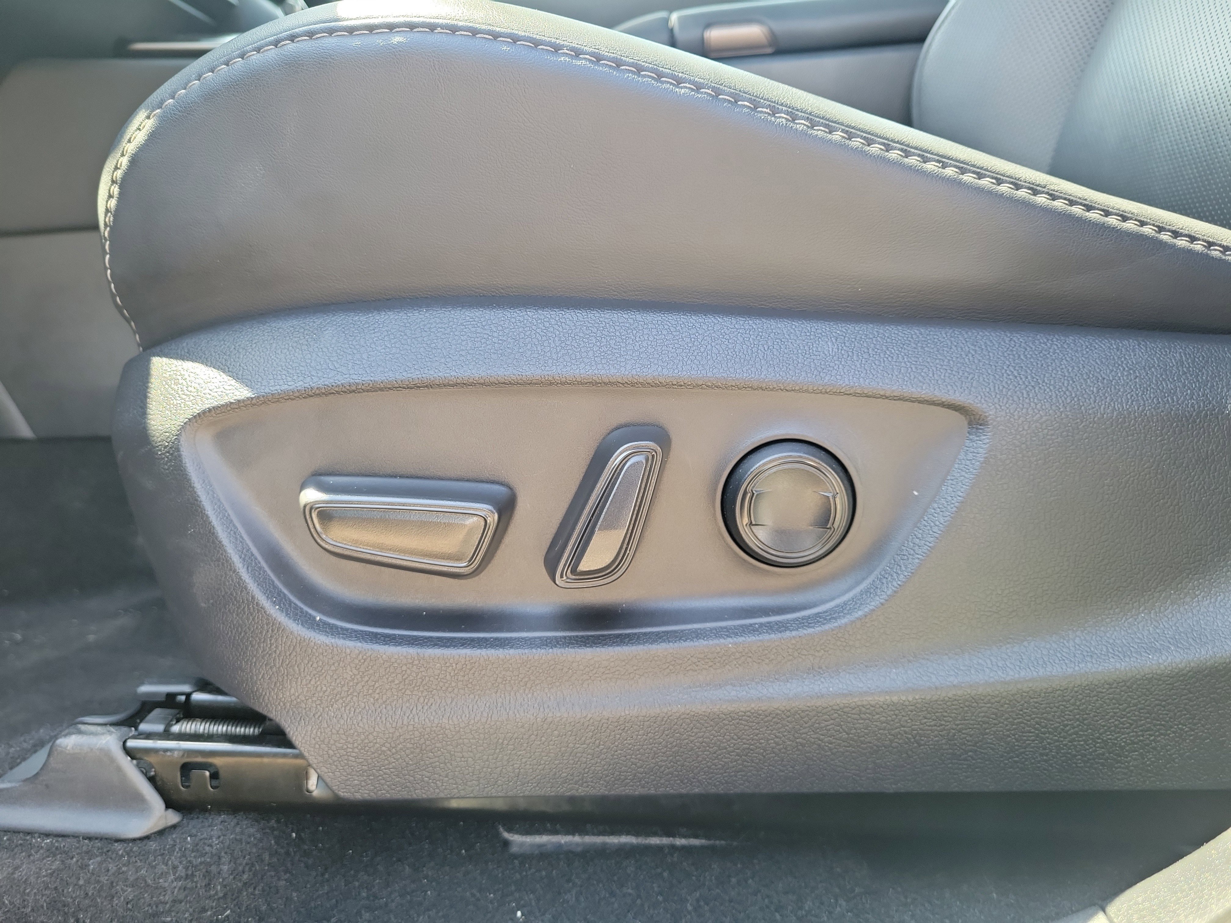 Used 2024 Toyota Crown Limited image 12