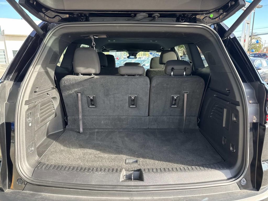 Used 2025 GMC Acadia Elevation image 9