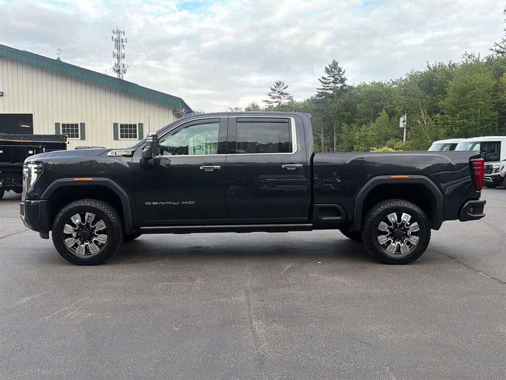 Used 2024 GMC Sierra 3500 Denali AWD/4WD image 2