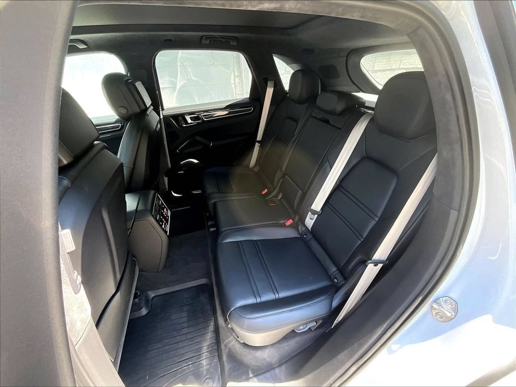 Certified 2023 Porsche Cayenne Platinum Edition AWD/4WD image 22