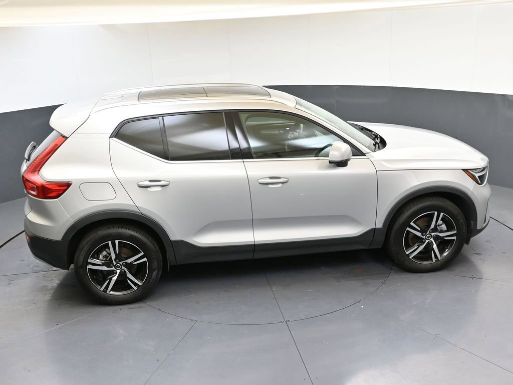 Certified 2025 Volvo XC40 B5 Core image 41