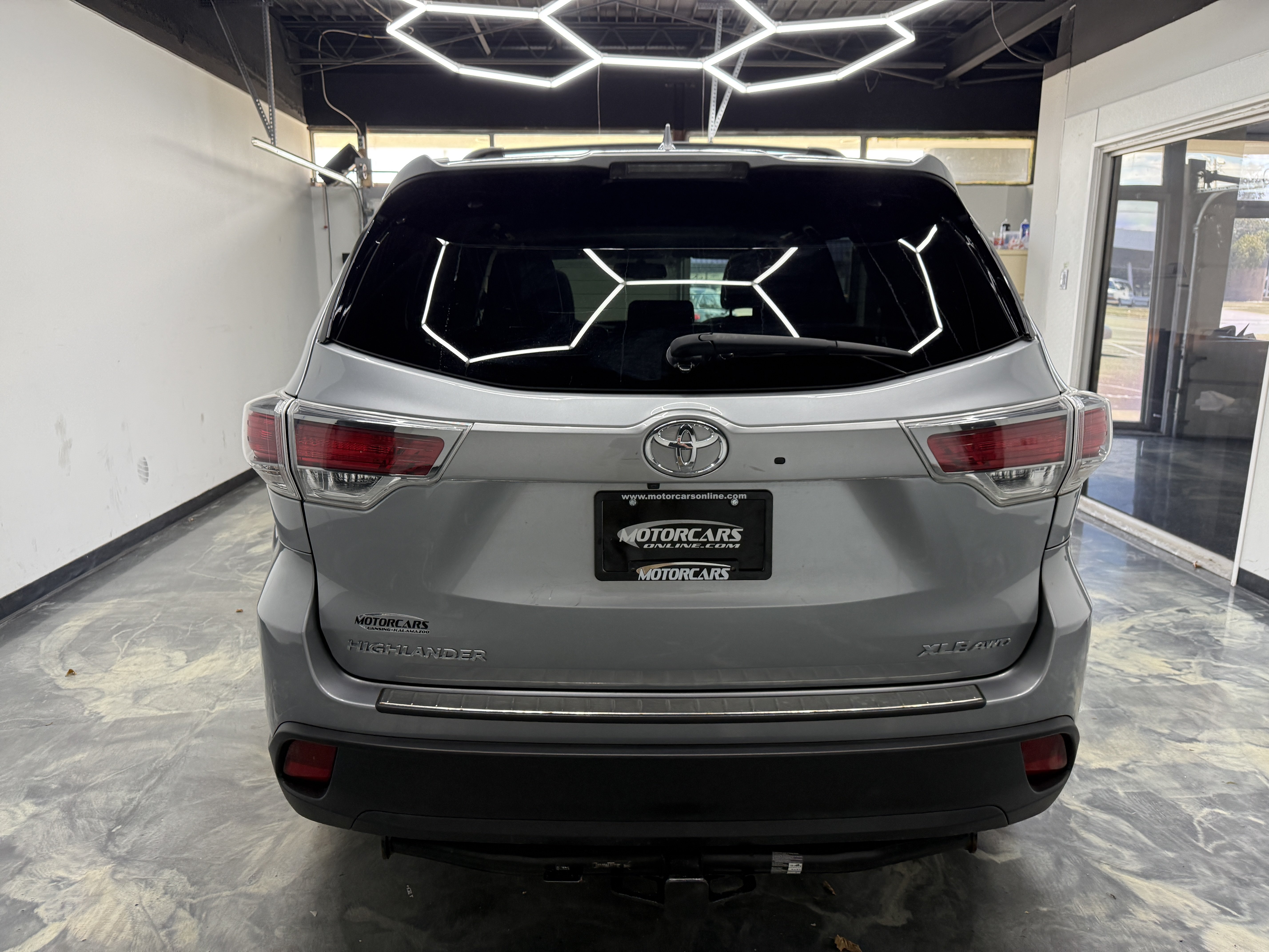 Used 2016 Toyota Highlander XLE AWD/4WD image 4
