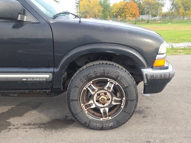 Used 2000 Chevrolet Blazer LS w/ LS Preferred Equipment Group AWD/4WD image 4