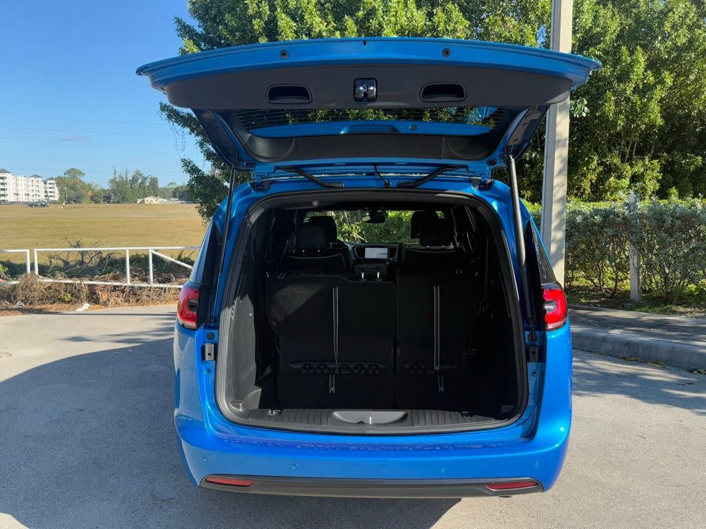 New 2026 Chrysler Pacifica Limited w/ S Appearance Package image 36