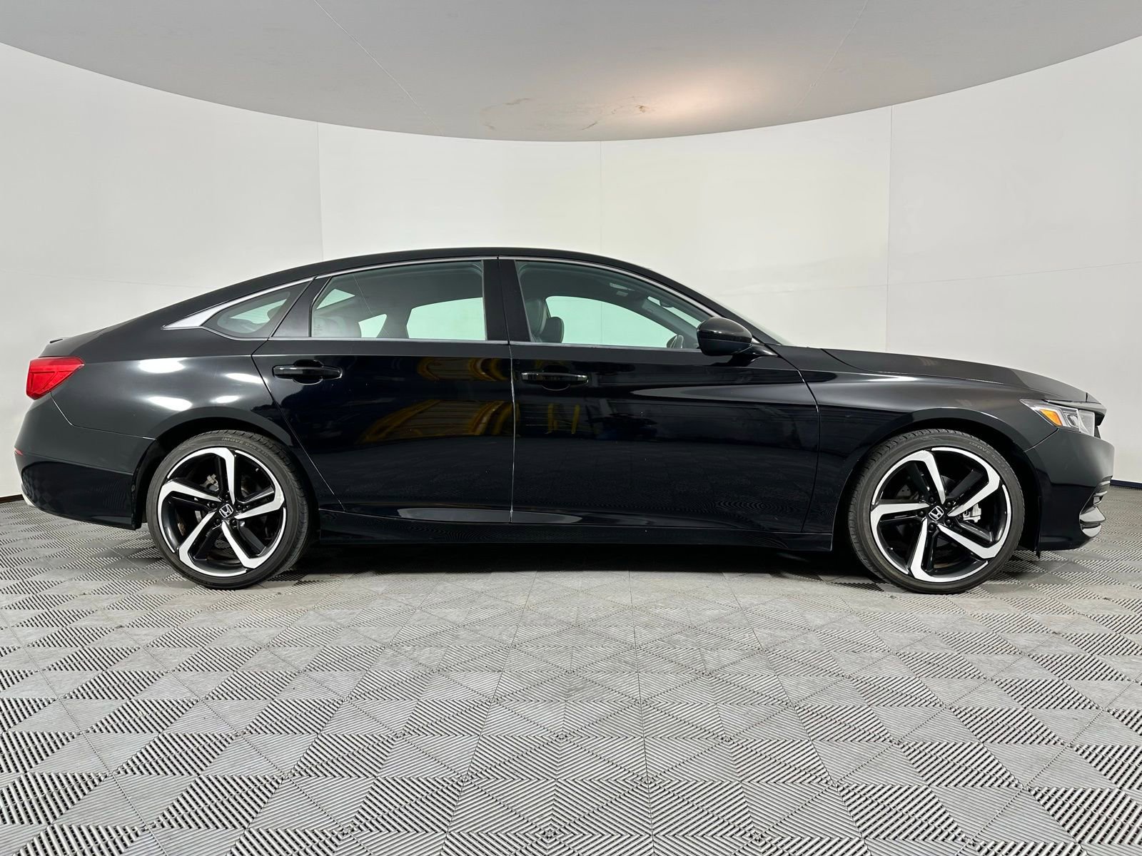 Used 2018 Honda Accord Sport image 26