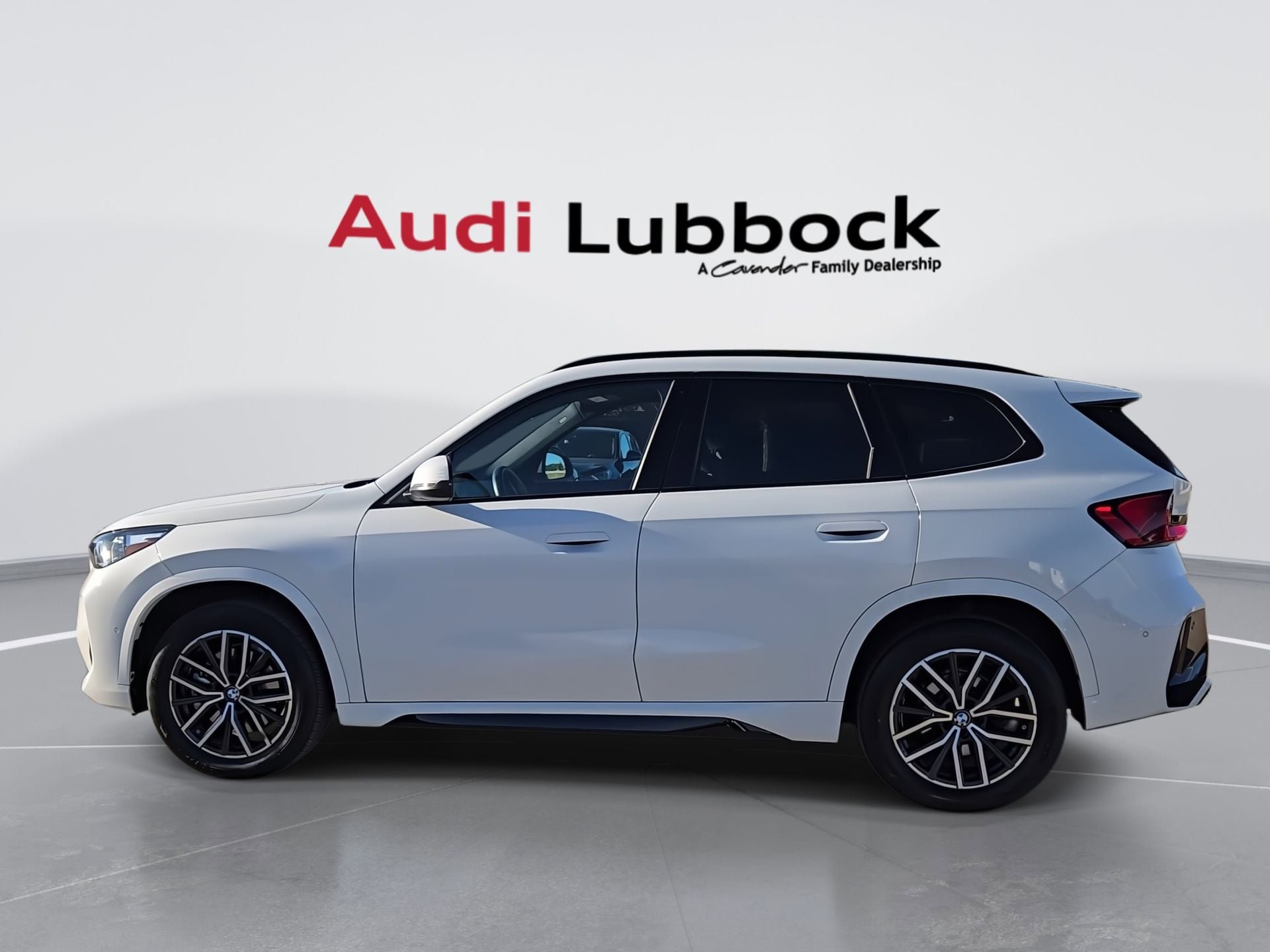 Used 2025 BMW X1 xDrive28i AWD/4WD image 5