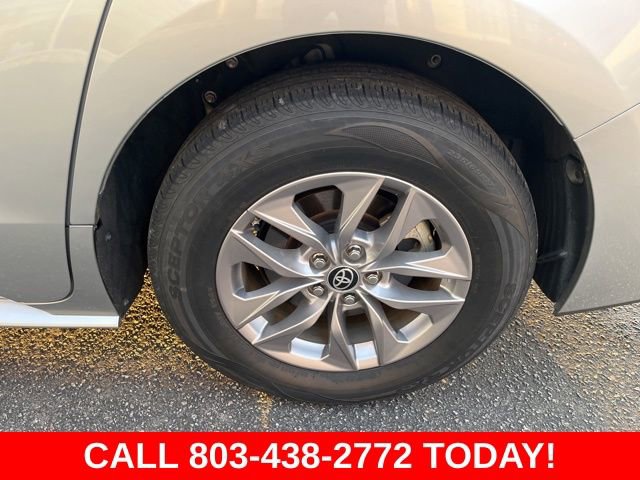 Used 2022 Toyota Sienna LE w/ LE Plus Package image 31