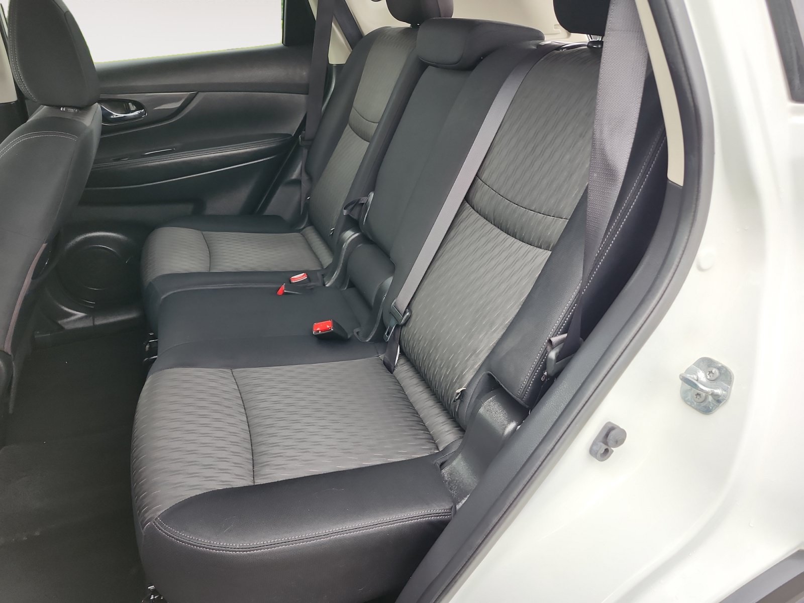 Used 2017 Nissan Rogue S AWD/4WD image 14