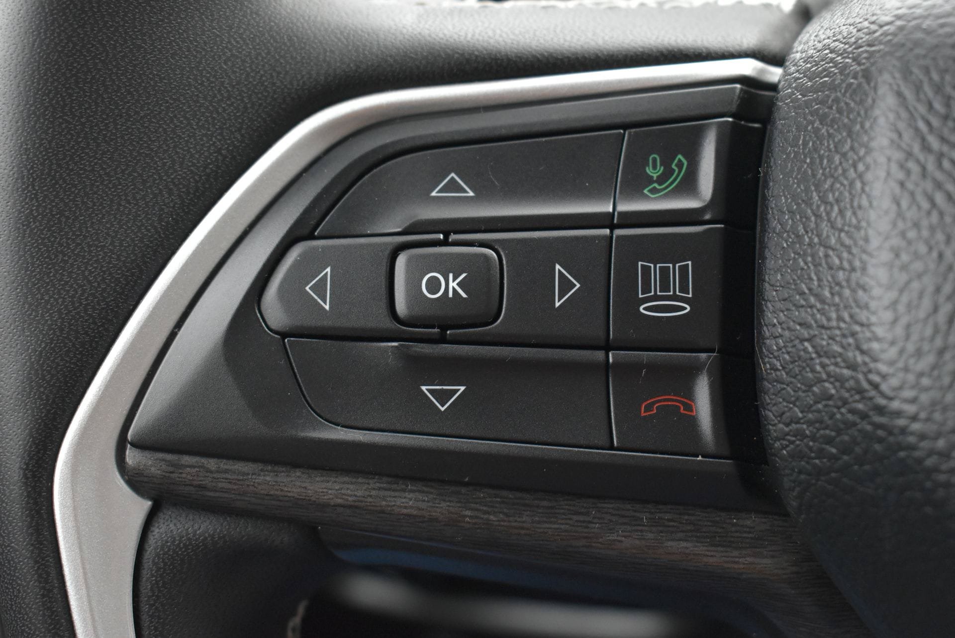 Used 2023 Jeep Grand Cherokee L Limited AWD/4WD image 21