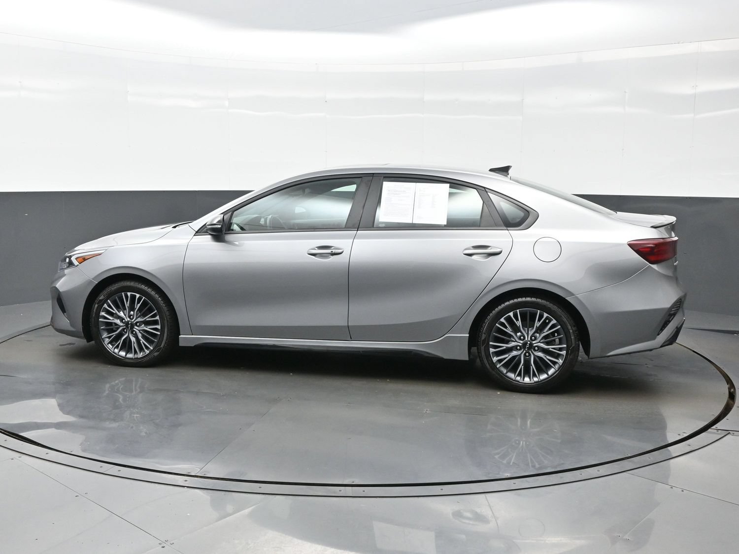 Used 2024 Kia Forte GT-Line w/ GT-Line Premium Package FWD image 3