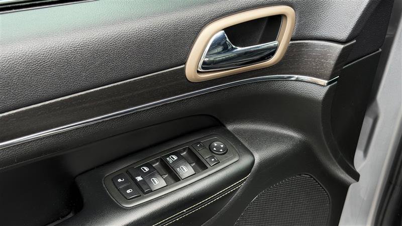 Used 2015 Jeep Grand Cherokee Limited AWD/4WD image 23