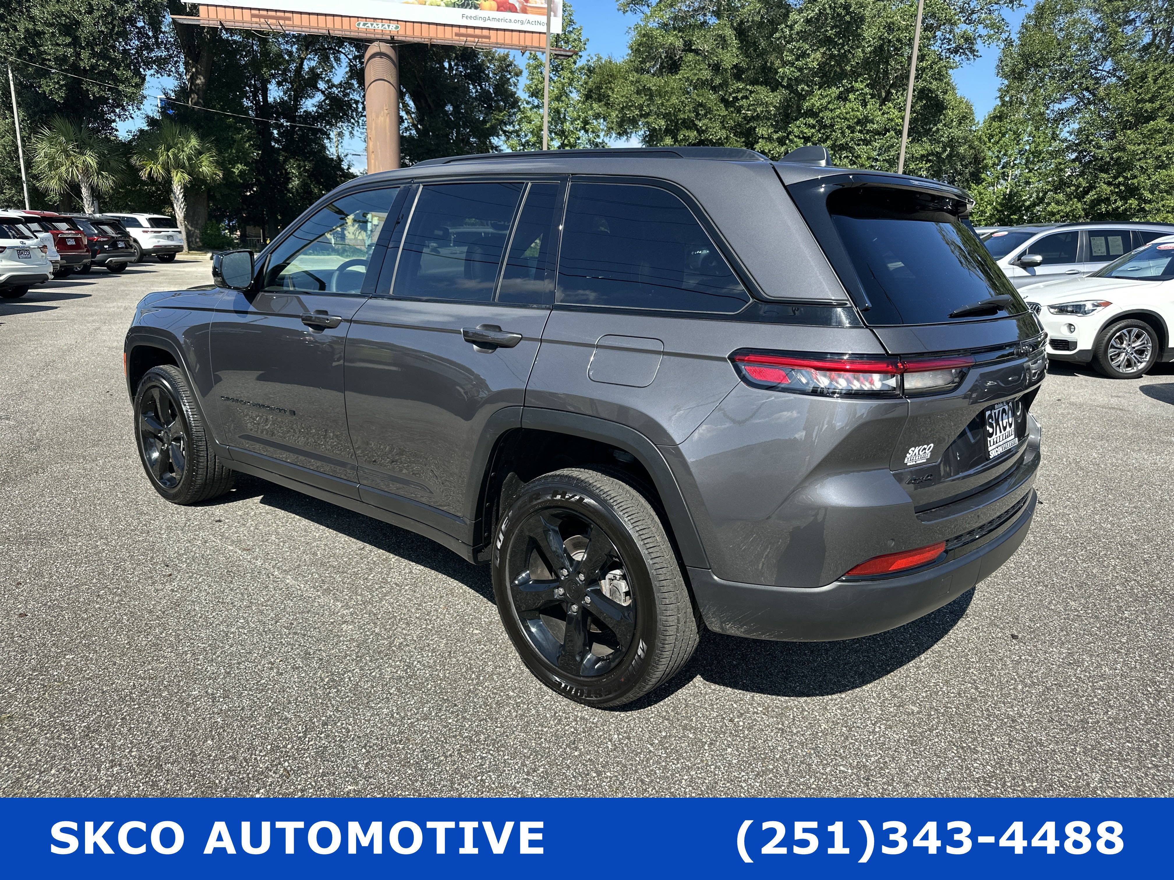 Used 2024 Jeep Grand Cherokee Altitude image 3