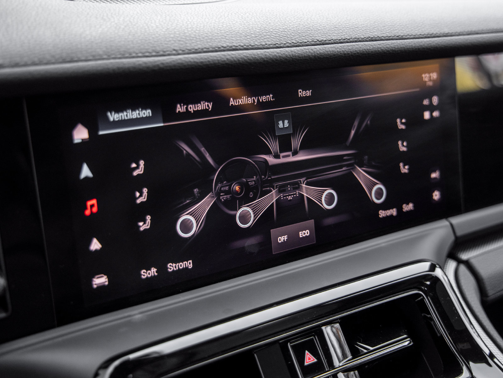 Certified 2025 Porsche Panamera image 28