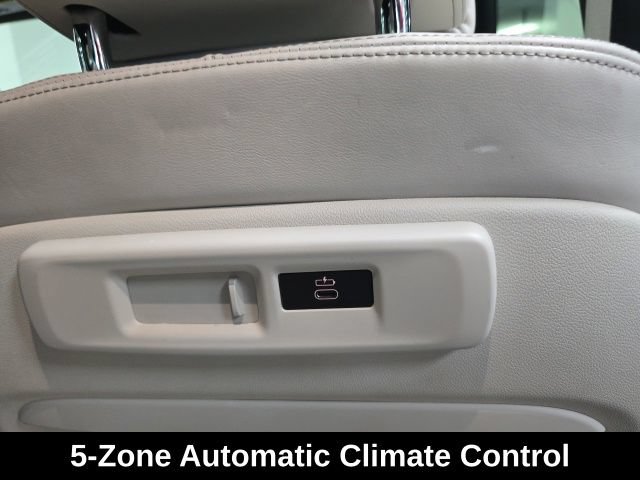 Used 2021 BMW X7 xDrive40i w/ M Sport Package AWD/4WD image 12