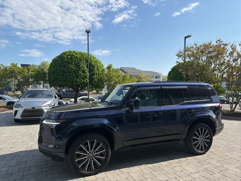 Used 2024 Lexus GX 550 w/ Accessory Package (2T) image 27