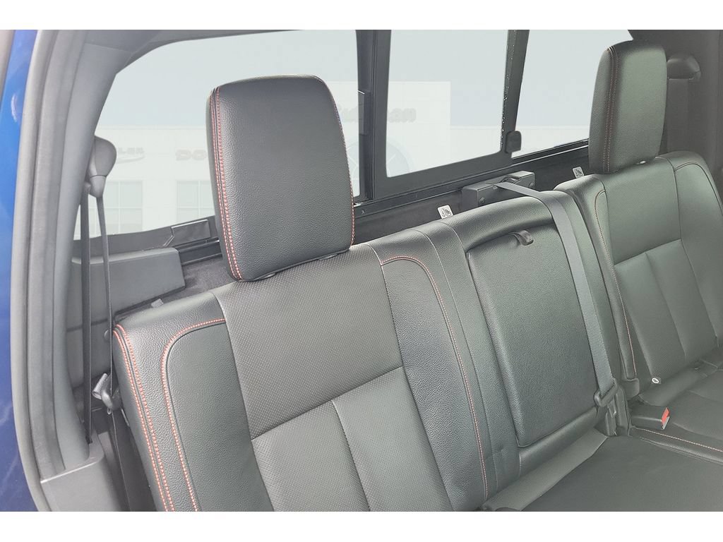 Used 2021 Nissan Titan PRO-4X w/ Pro-4x Convenience Package AWD/4WD image 19
