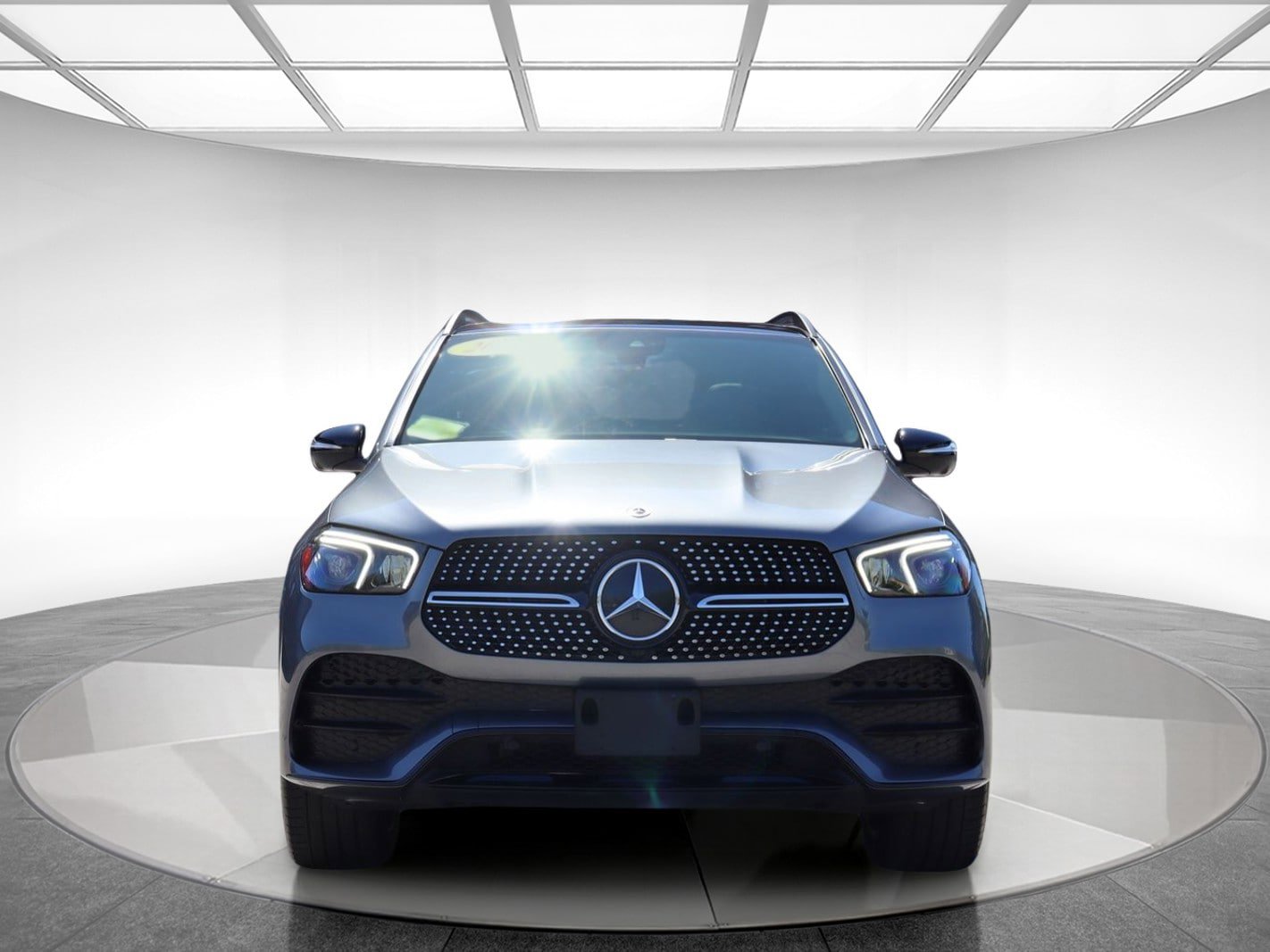 Used 2021 Mercedes-Benz GLE 350 4MATIC w/ AMG Line Exterior image 2