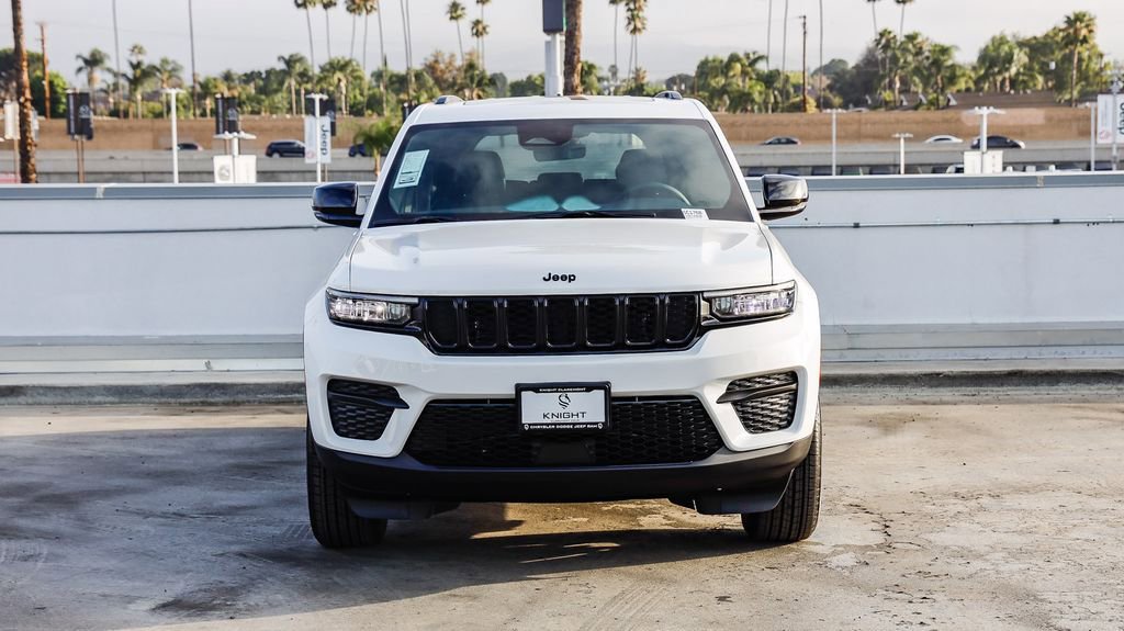 New 2025 Jeep Grand Cherokee Altitude image 3