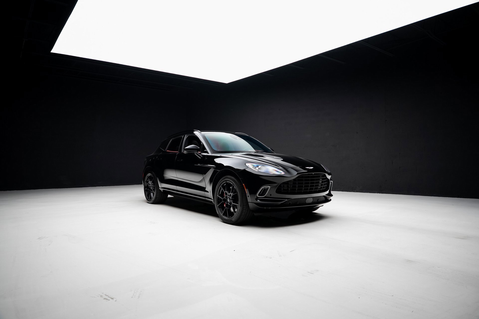 Used 2021 Aston Martin DBX image 86