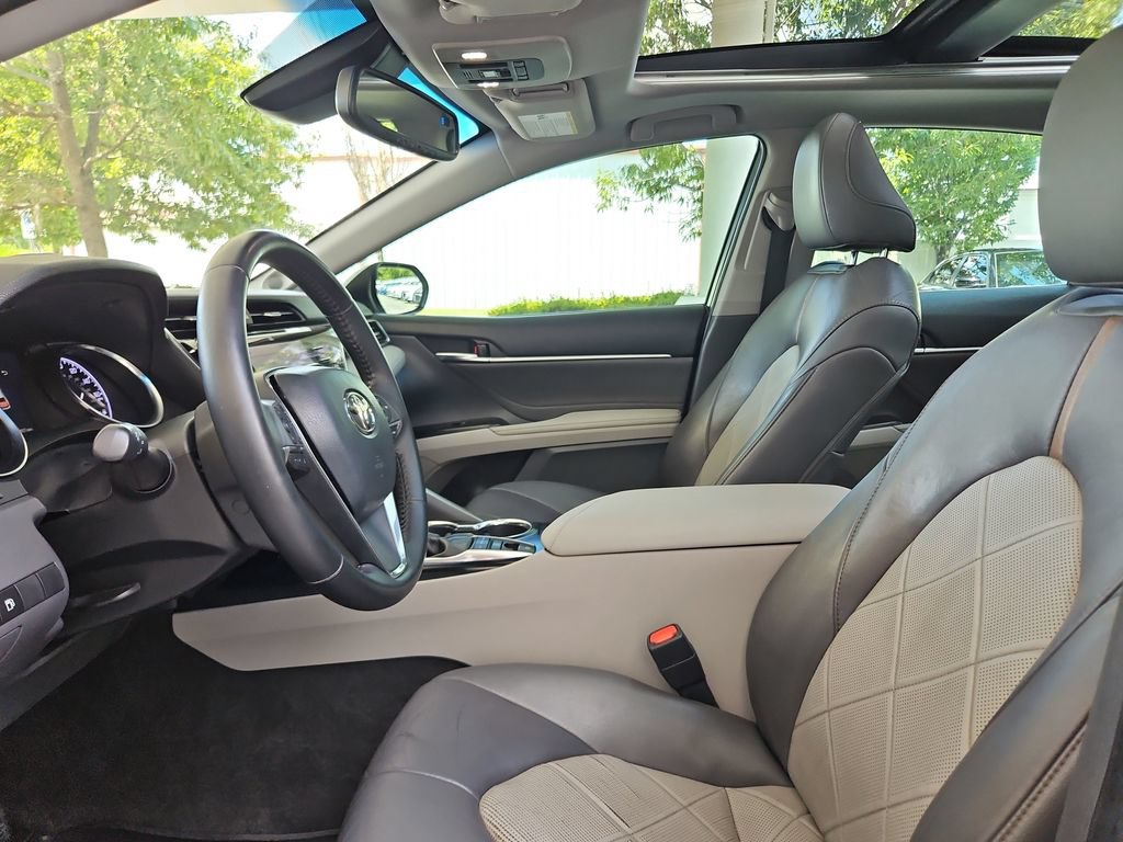 Used 2018 Toyota Camry XLE w/ Audio Package FWD image 24