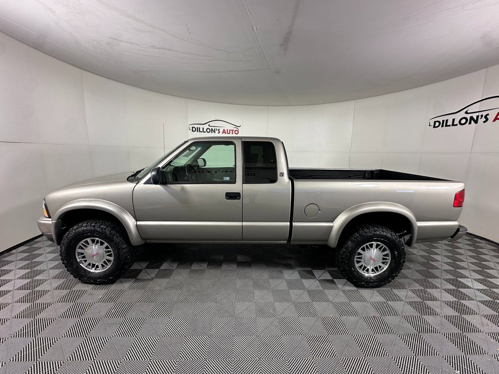 Used 2001 GMC Sonoma SLS w/ Super Spec Pkg 1 image 2