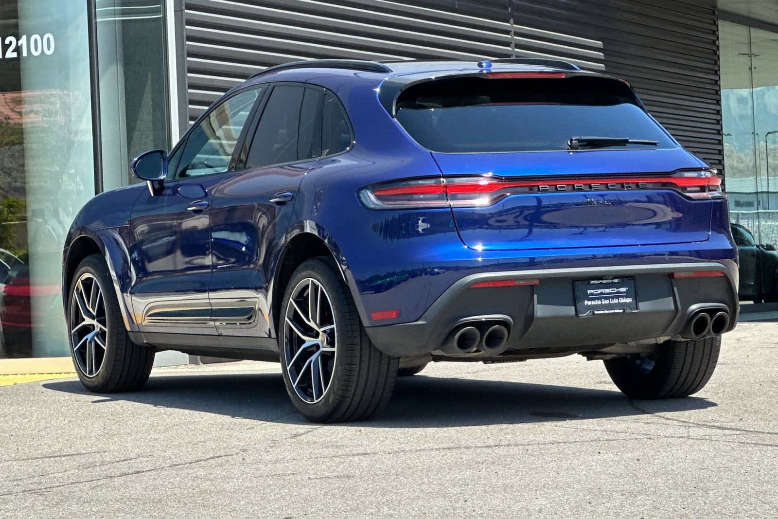 Used 2024 Porsche Macan AWD/4WD image 3