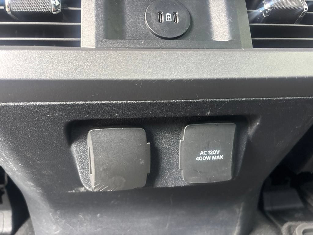 Used 2023 Ford F350 Lariat w/ Lariat Ultimate Package AWD/4WD image 17
