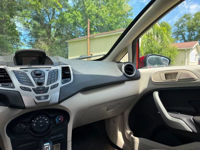 Used 2013 Ford Fiesta SE FWD image 10