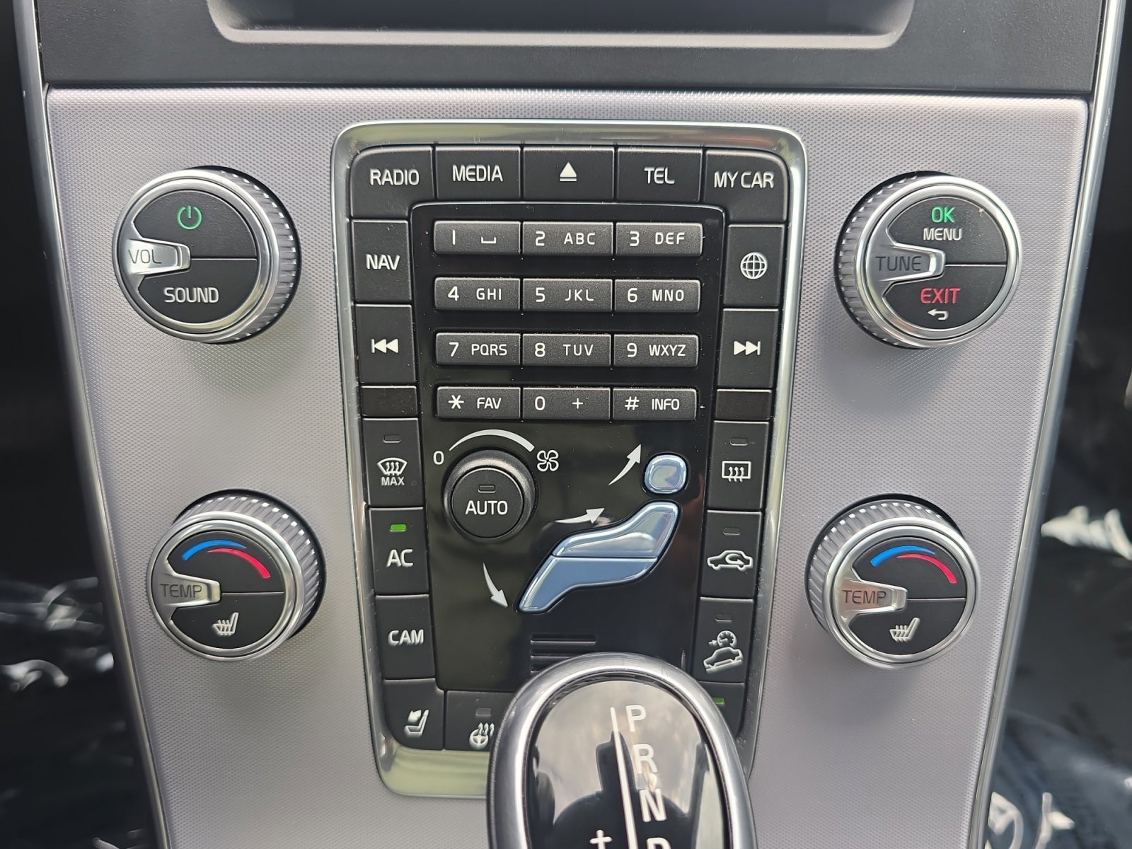 Used 2018 Volvo V60 T5 Cross Country w/ Convenience Package AWD/4WD image 18