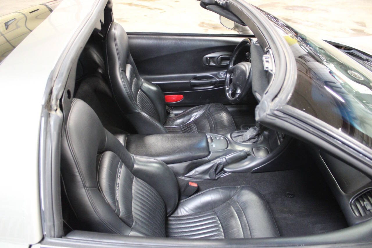 Used 2001 Chevrolet Corvette Coupe w/ Preferred Equipment Group2 RWD image 22