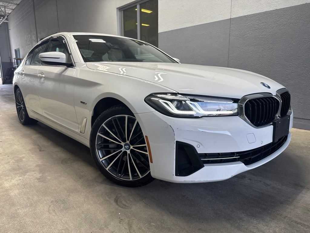 Used 2023 BMW 530e xDrive w/ Premium Package AWD/4WD image 2