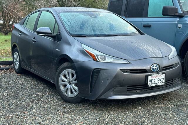 Used 2022 Toyota Prius LE image 2