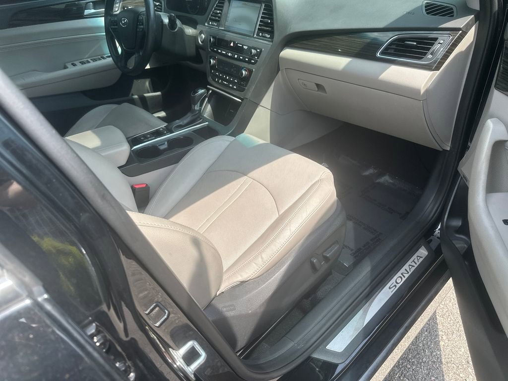 Used 2017 Hyundai Sonata Limited w/ Ultimate Package 04 FWD image 28
