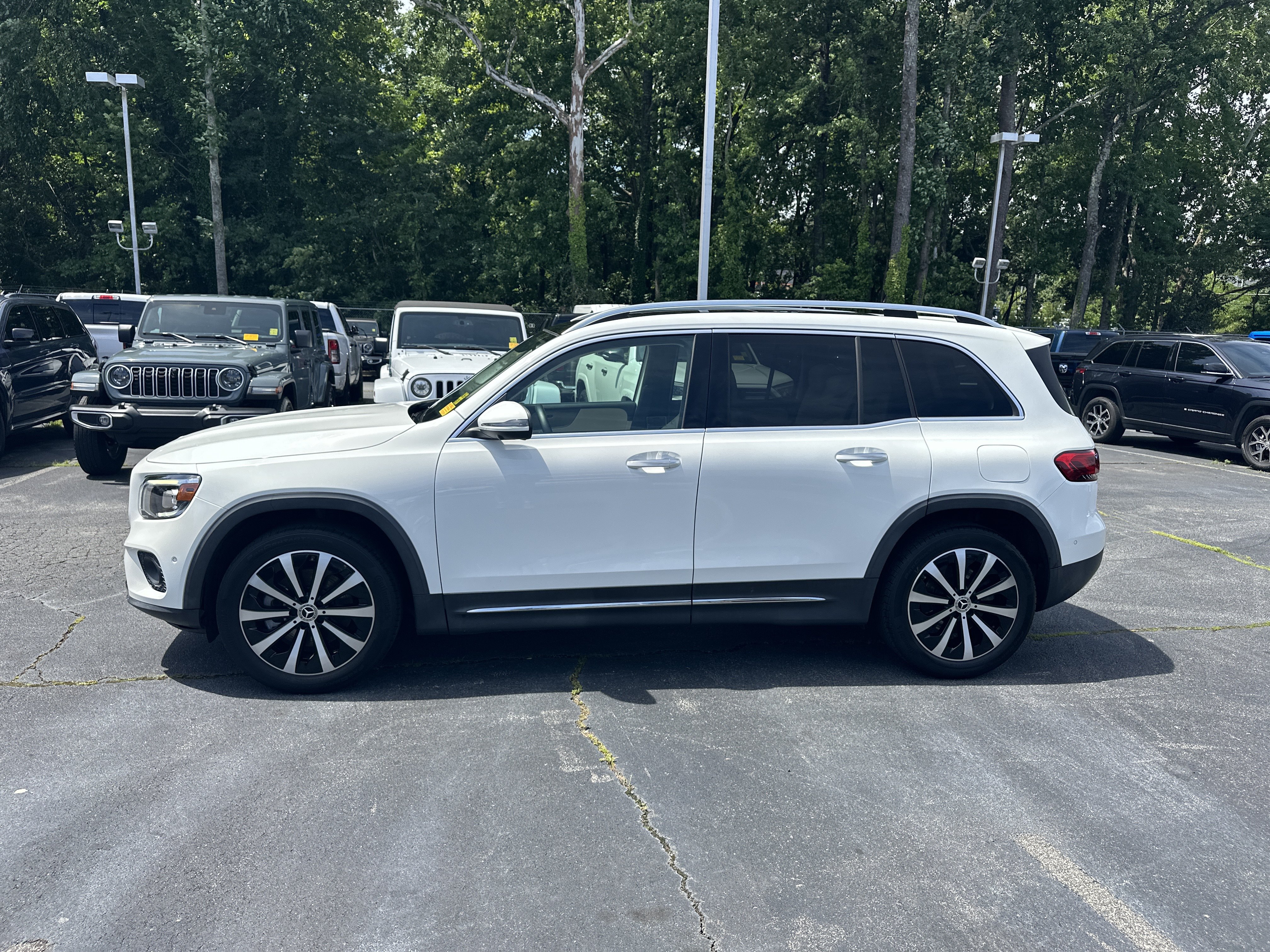 Used 2022 Mercedes-Benz GLB 250 4MATIC image 6