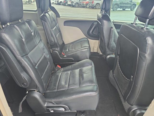 Used 2011 Chrysler Town & Country Touring FWD image 14