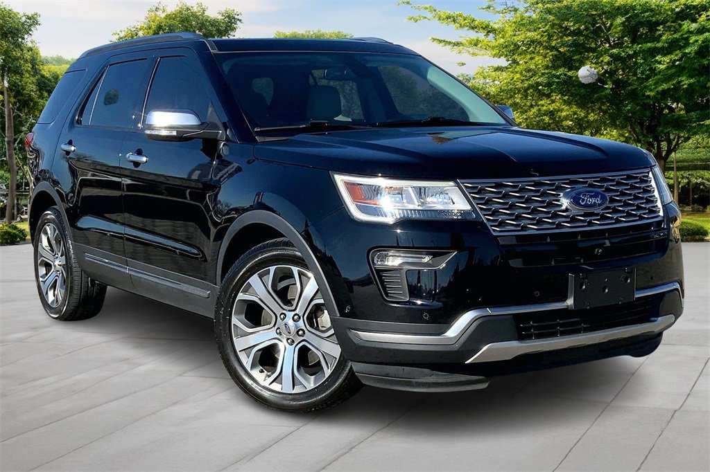 Used 2018 Ford Explorer Platinum image 3