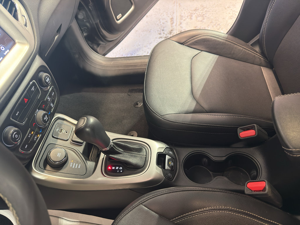 Used 2021 Jeep Compass Latitude w/ Sun and Sound Group AWD/4WD image 21