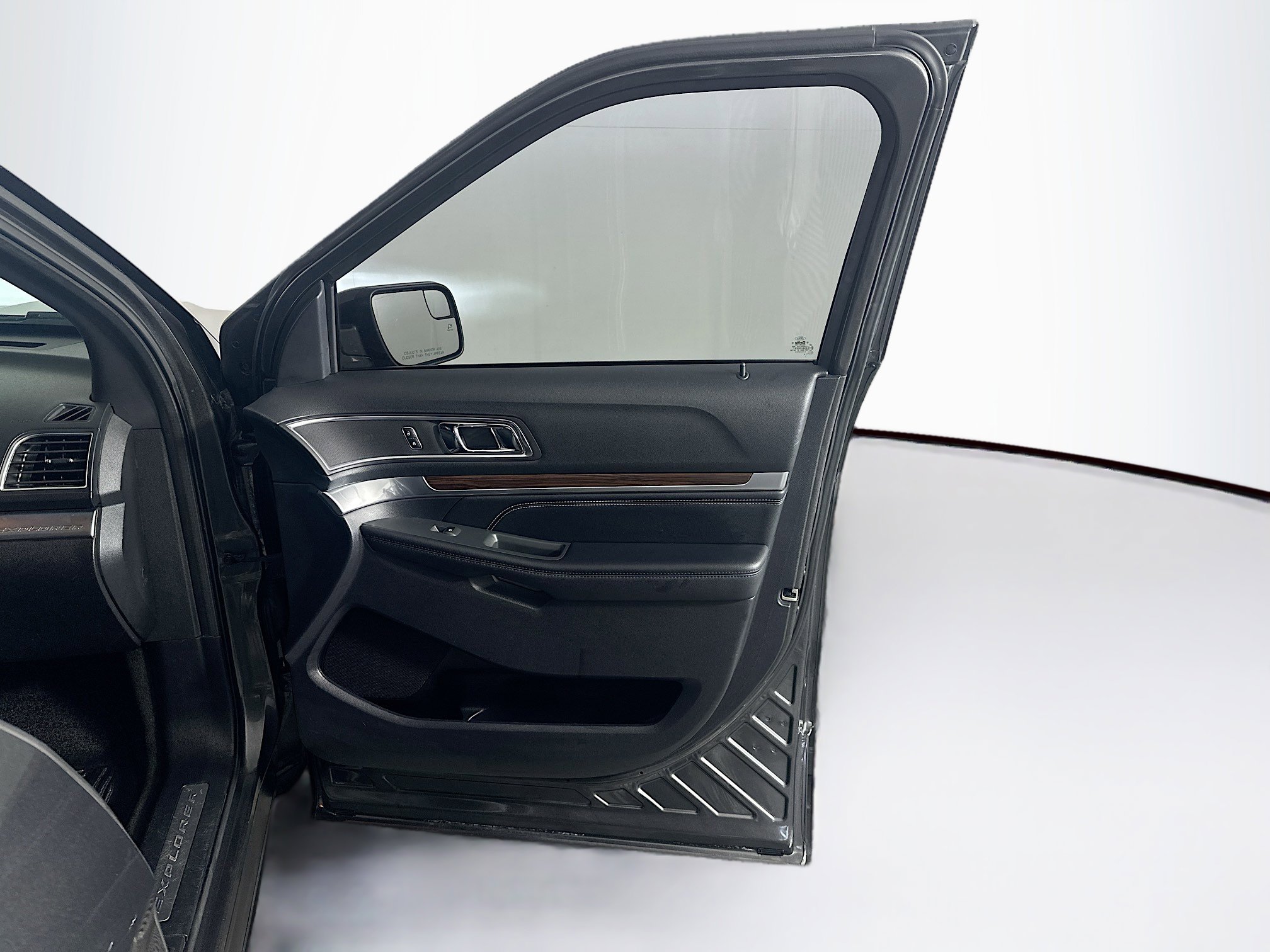 Used 2017 Ford Explorer Limited image 34