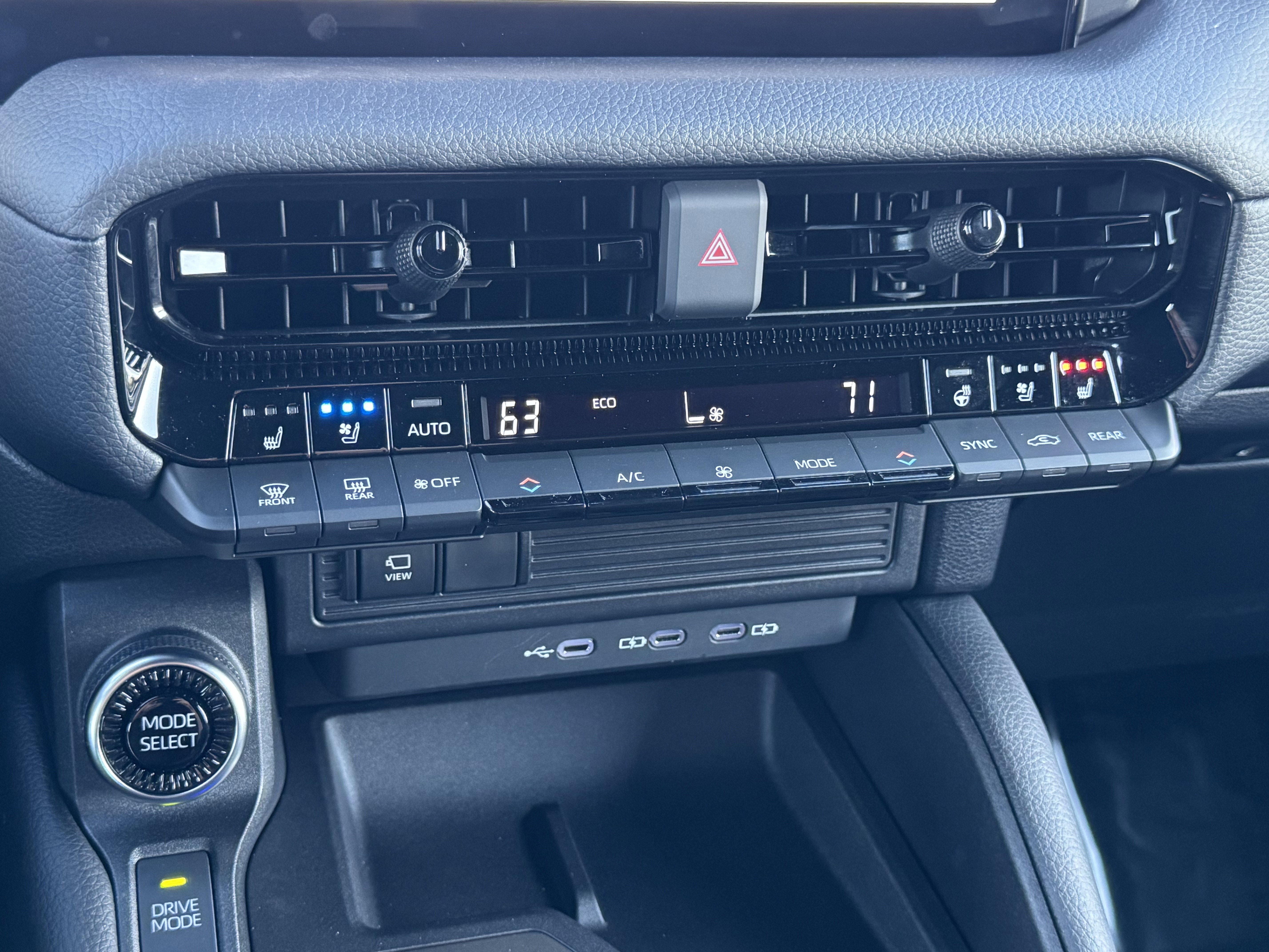 Used 2025 Toyota Land Cruiser image 27