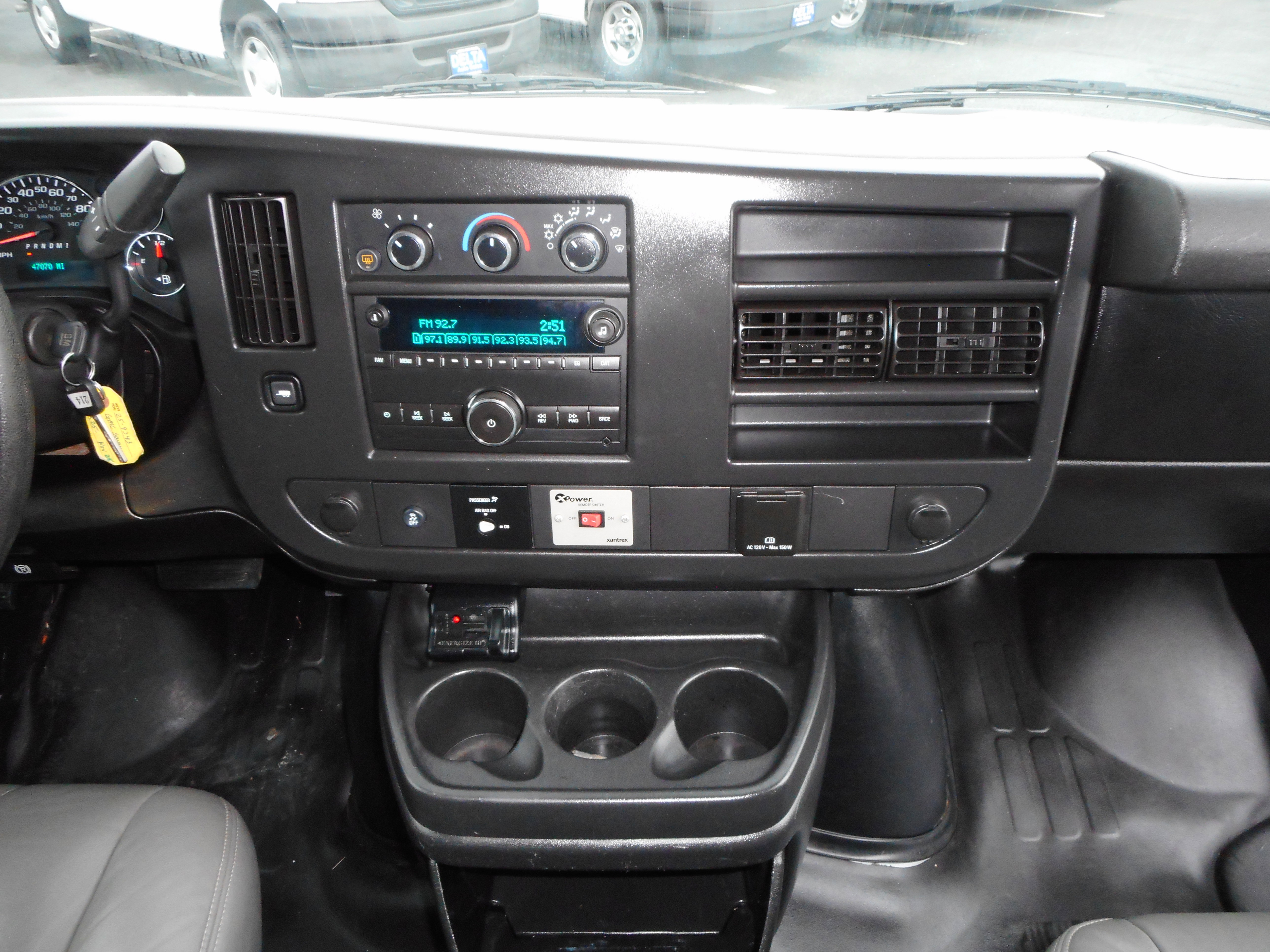 Used 2015 GMC Savana 3500 image 25