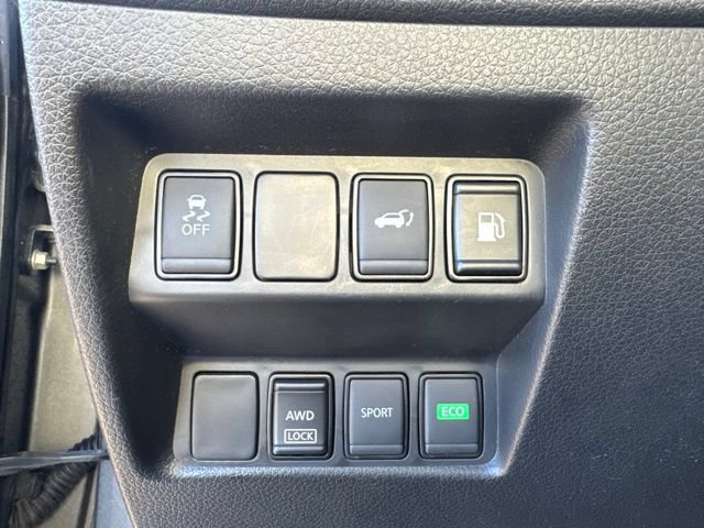Used 2018 Nissan Rogue SV AWD/4WD image 15