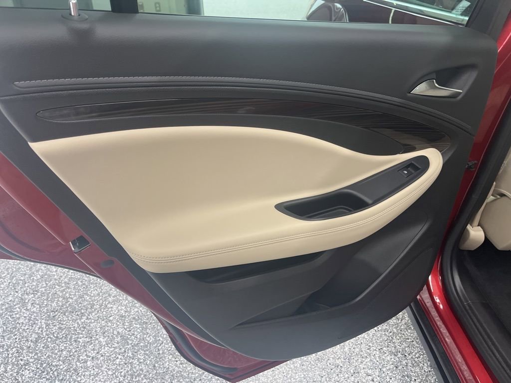 Used 2020 Buick Envision Premium AWD/4WD image 28