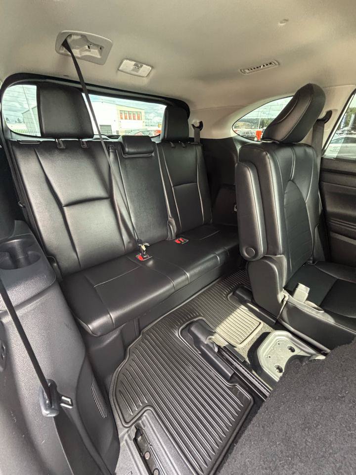 Used 2022 Toyota Highlander XLE AWD/4WD image 34