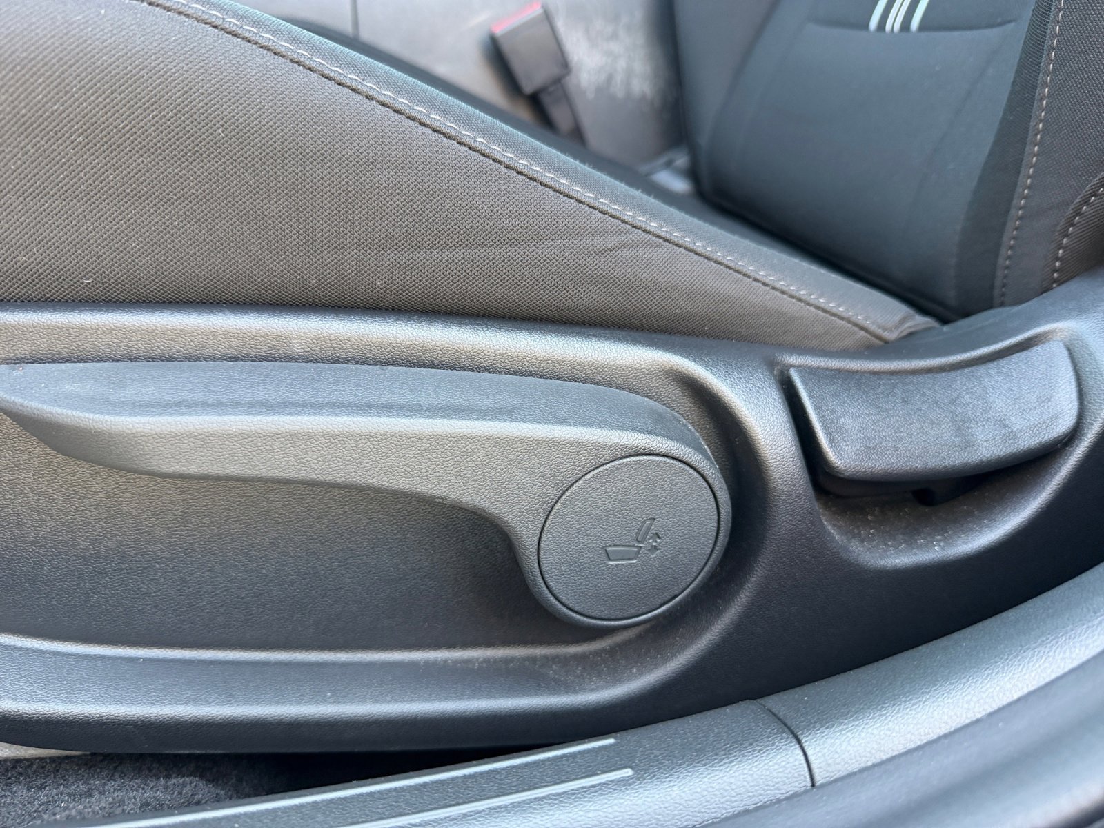 Certified 2025 Hyundai Elantra Sport FWD image 14
