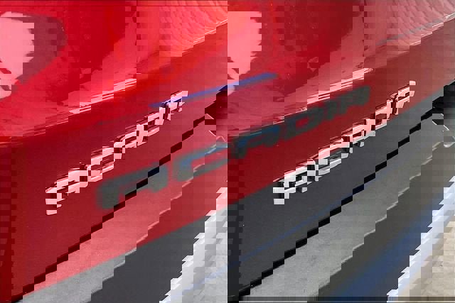 Certified 2023 GMC Acadia SLT w/ Preferred Package image 9