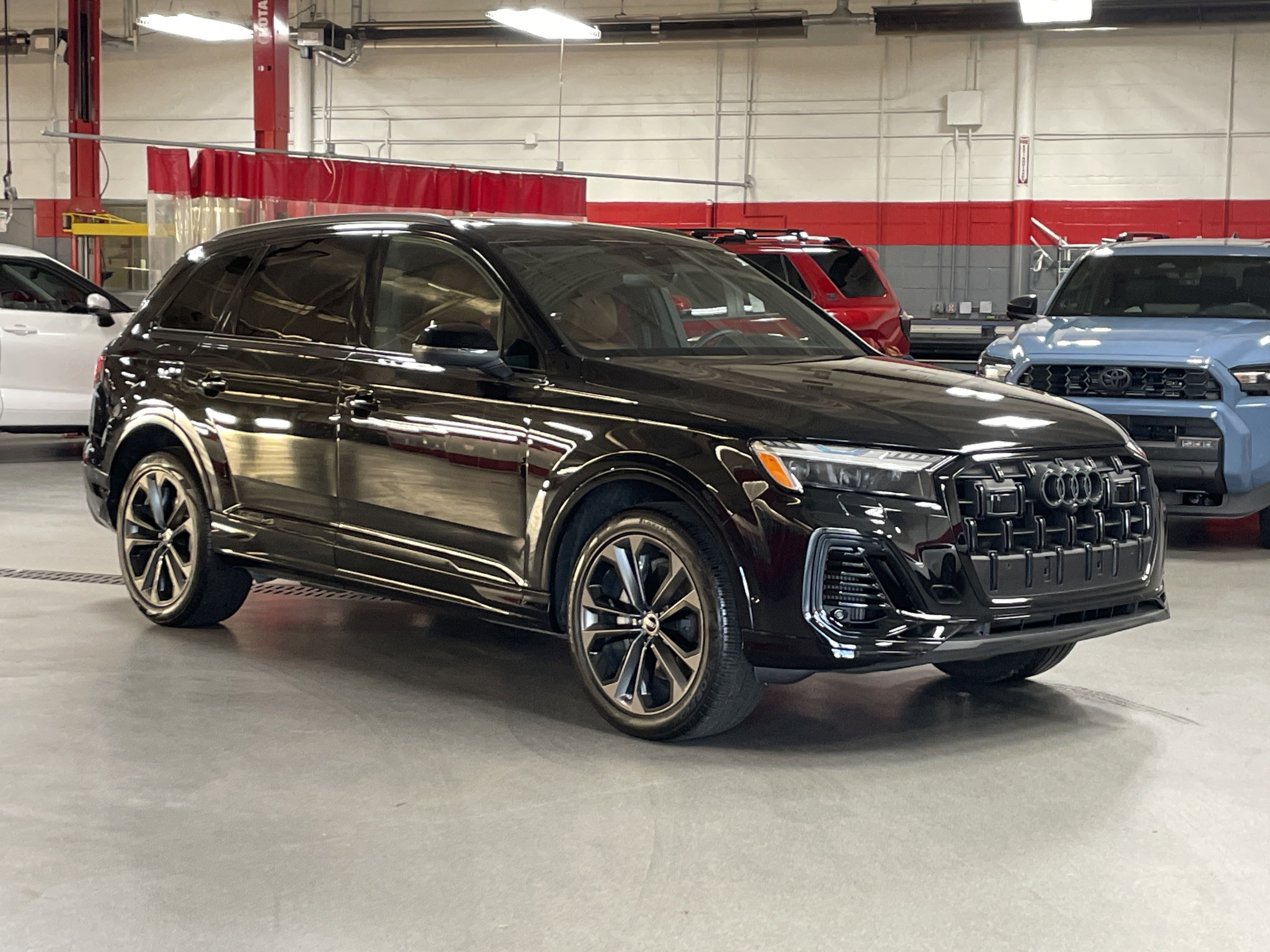 Used 2025 Audi Q7 3.0T Prestige image 2