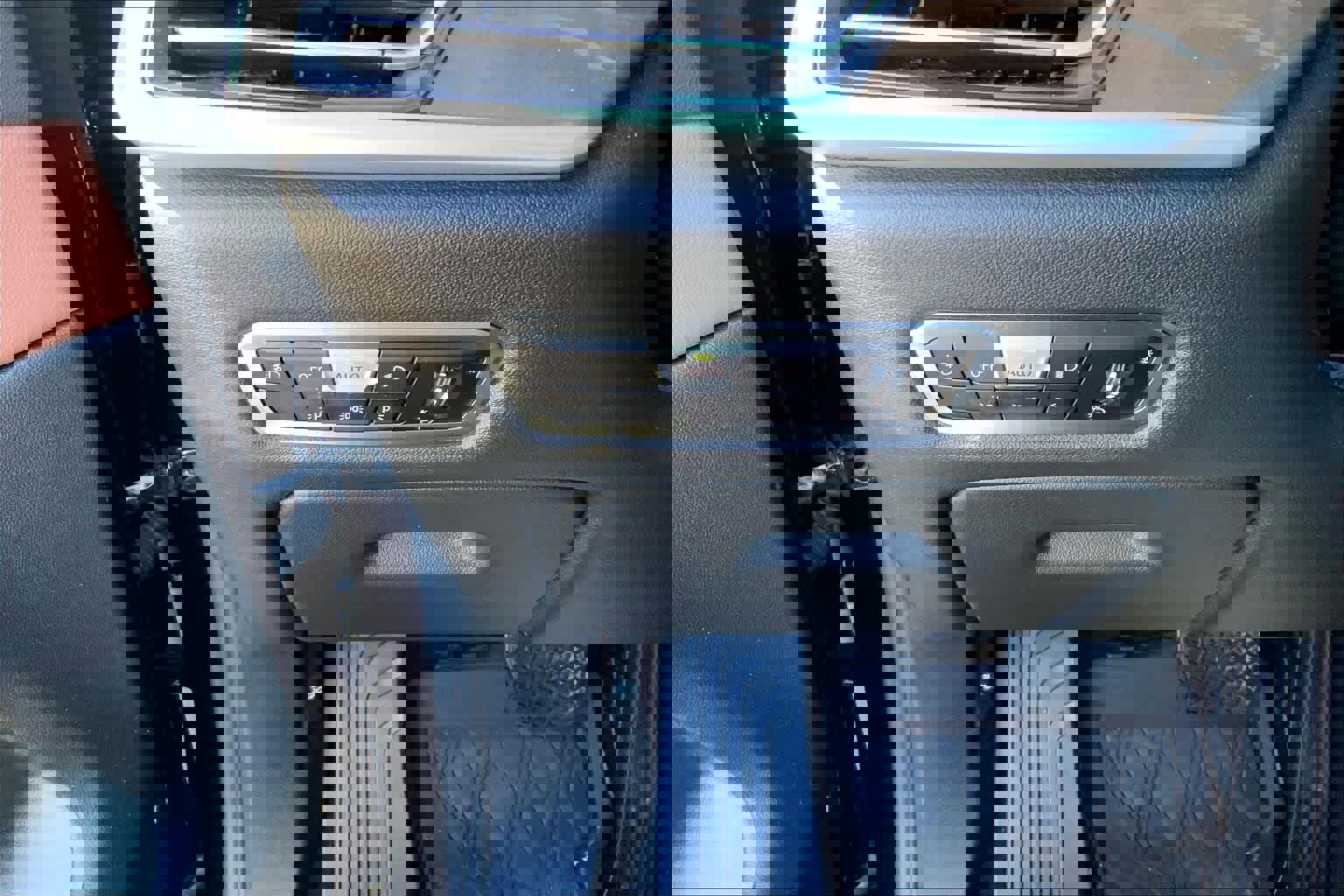 Used 2020 BMW X7 xDrive40i w/ Cold Weather Package image 32