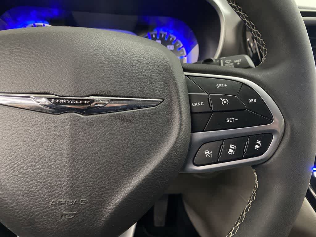 Used 2024 Chrysler Pacifica Touring-L image 21