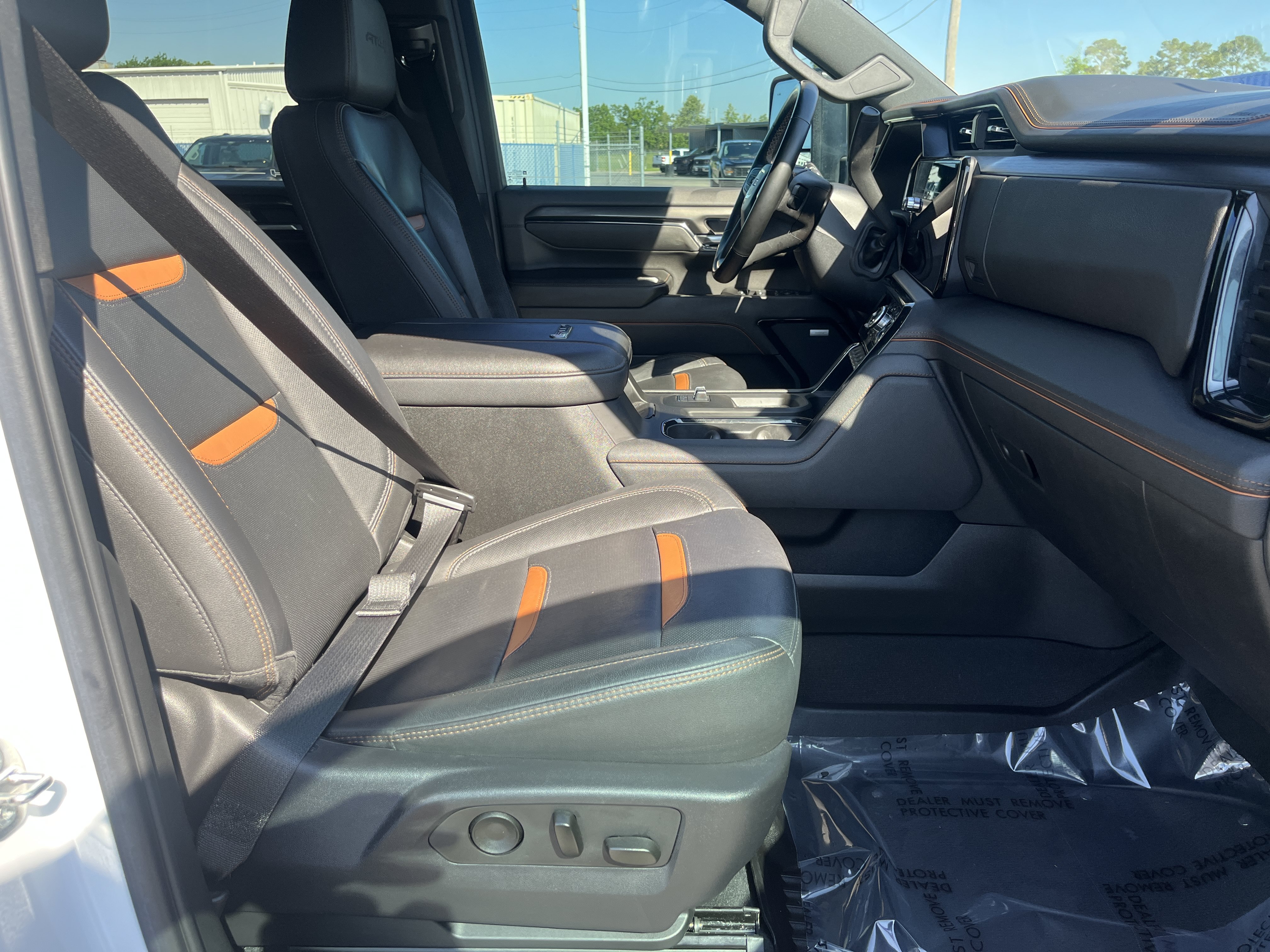 Used 2024 GMC Sierra 2500 AT4 w/ AT4 Premium Plus Package AWD/4WD image 17