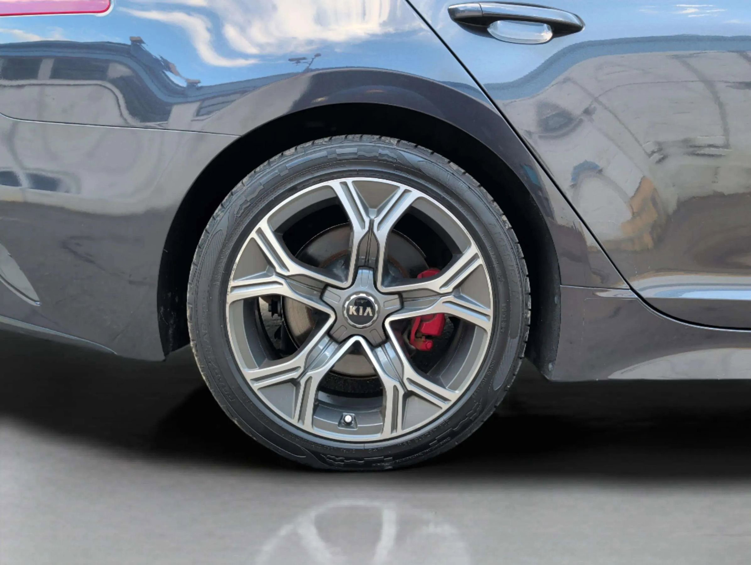 Used 2020 Kia Stinger GT-Line w/ Sun & Sound Package image 31